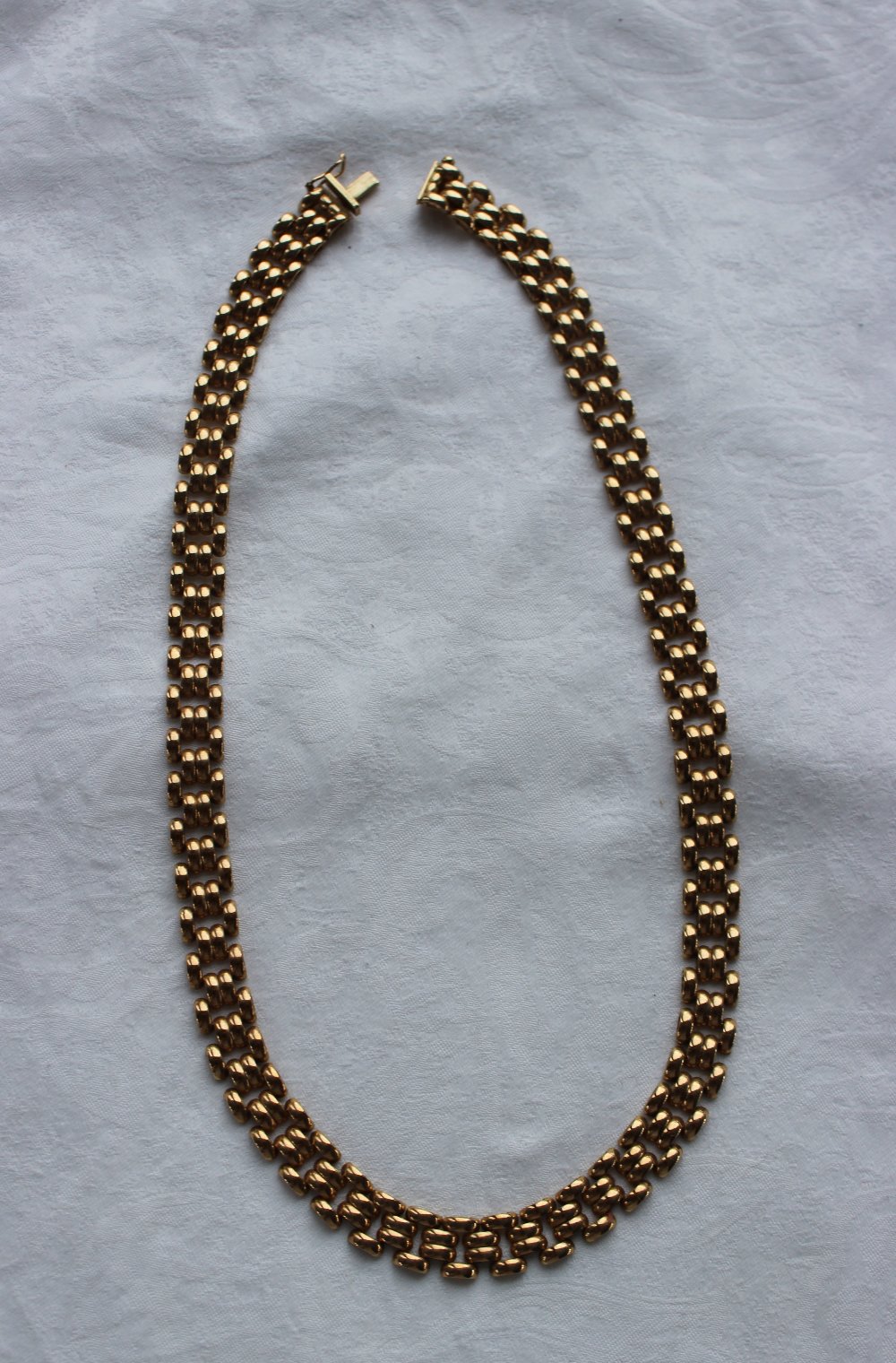 A 9ct yellow gold necklace, with four bar links, approximately 31. - Image 3 of 3