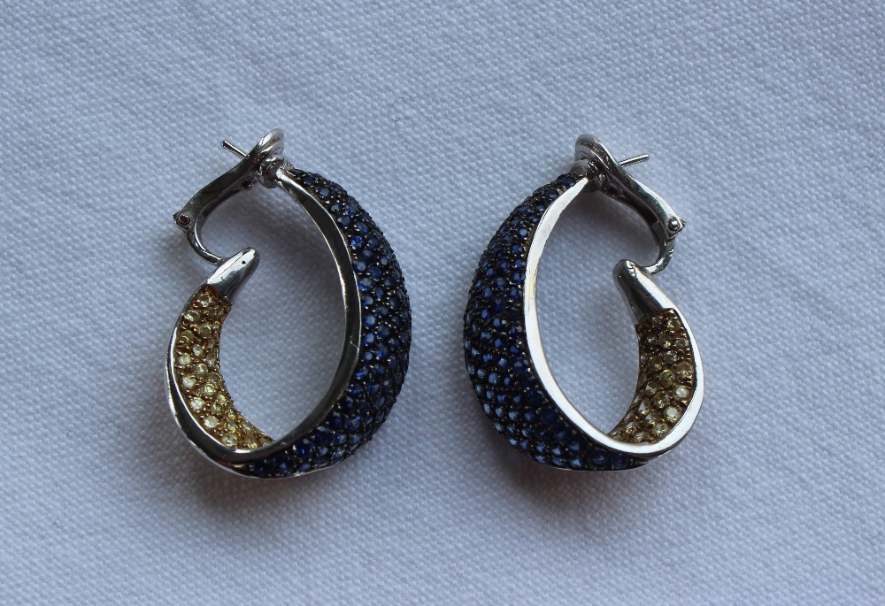 A pair of Sapphire hoop earrings, - Bild 2 aus 4