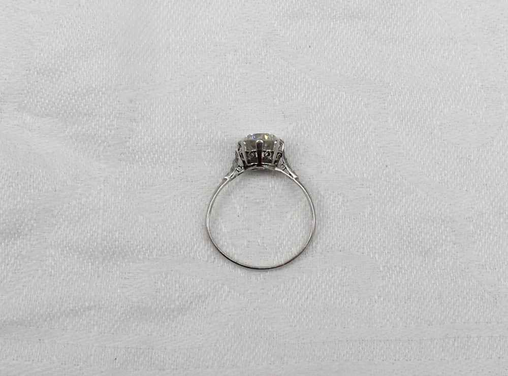 A solitaire diamond ring, the round old cut diamond approximately 1. - Image 4 of 4