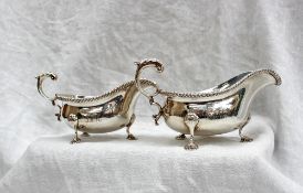 A graduated pair of Edward VII silver sauce boats,