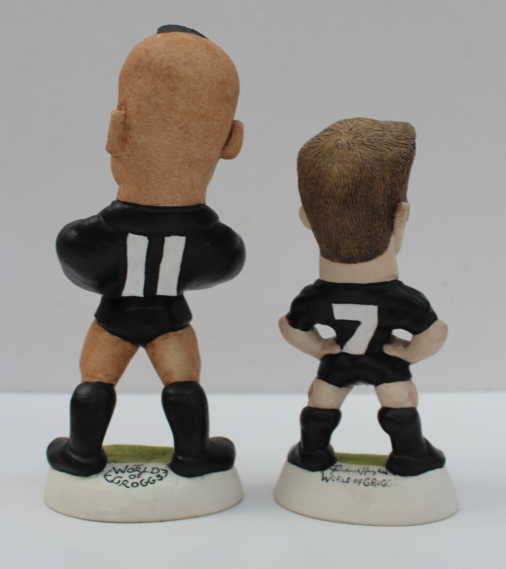 A World of Groggs resin model of Jonah Lomu in a black jersey with arms folded and number 11 on the - Image 2 of 3