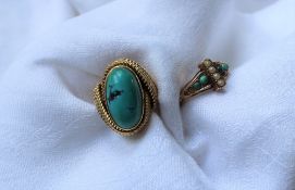 An 18ct yellow gold and turquoise set ring,