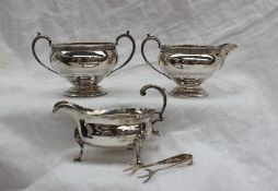 A George V silver pedestal sugar basin and matching cream jug, Birmingham, 1931,