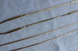 A 9ct yellow gold S link necklace together with a 9ct yellow gold bar necklace,