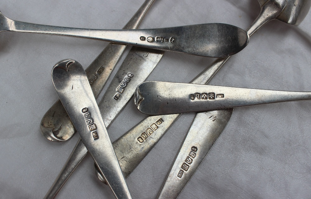 A set of three late George III Scottish silver table spoons, Edinburgh, 1806, - Bild 3 aus 3