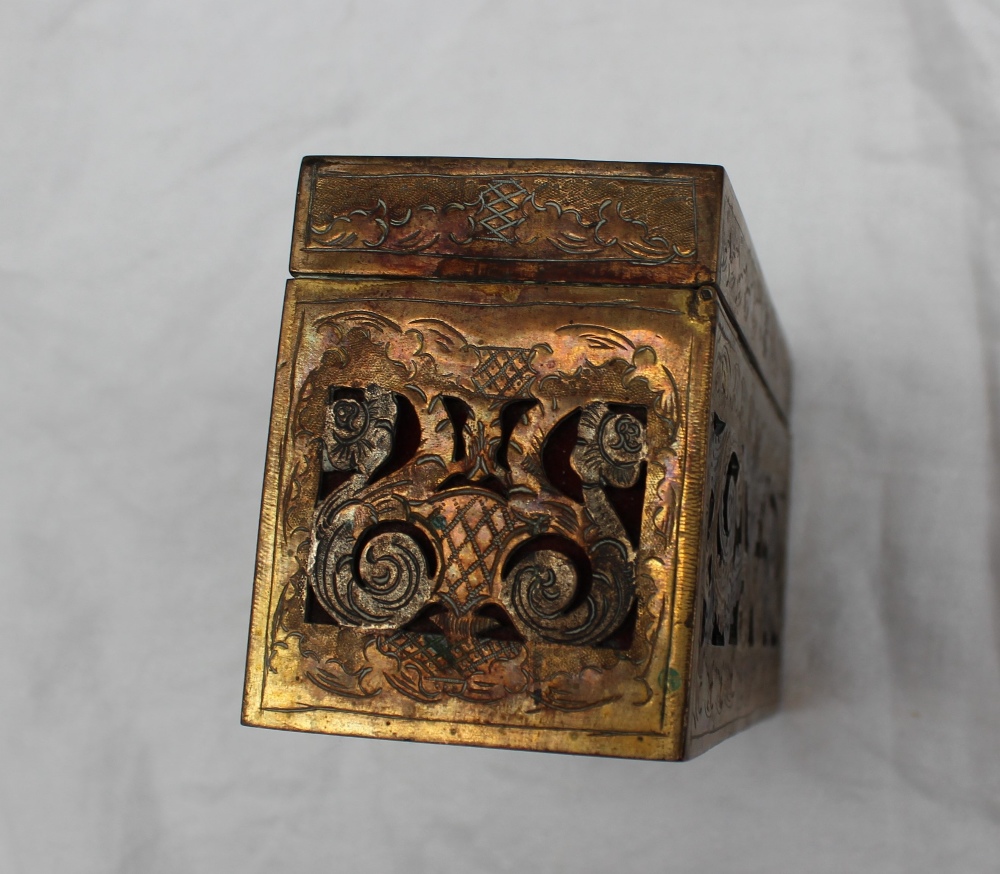 A pierced brass and white metal casket, - Bild 4 aus 8