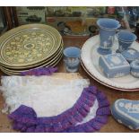 Assorted Wedgwood boxes and covers, together with vases, Franciscan pottery plates,