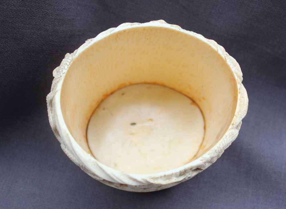 A late 19th / early 20th century Chinese carved ivory box and cover of oval form, - Image 9 of 10