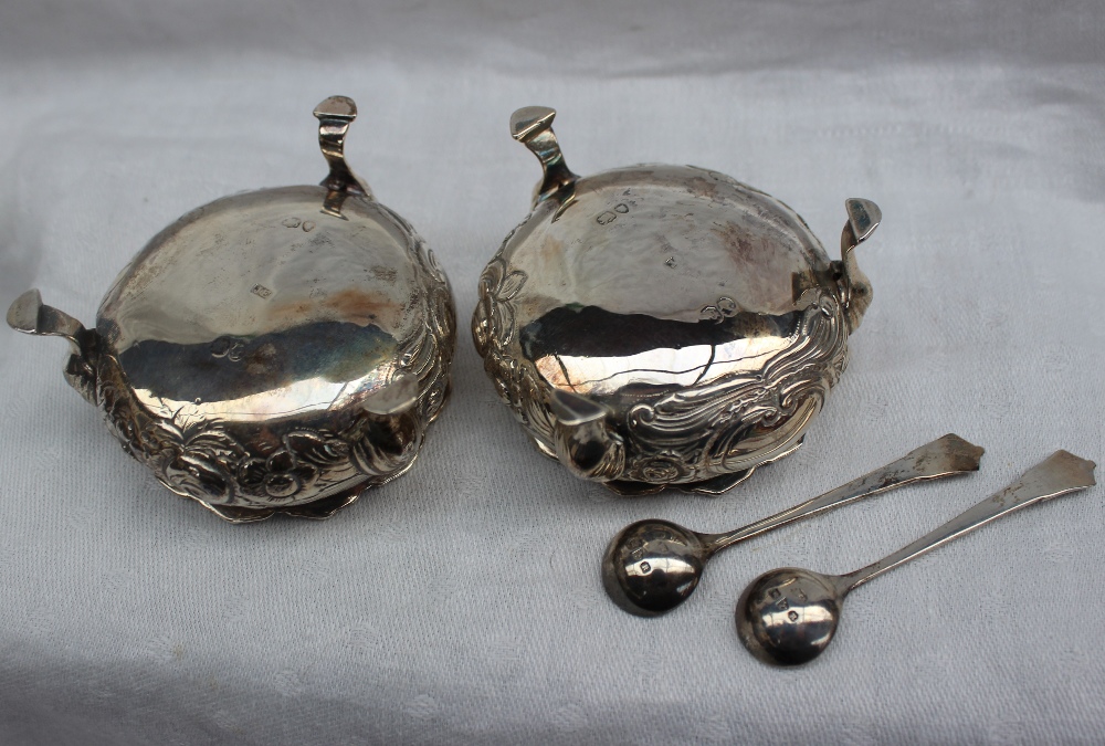A pair of Victorian silver cauldron shaped salts embossed with roses and leaves on hoof feet, 1847, - Image 4 of 4