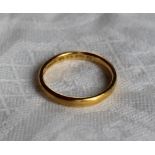 A 22ct yellow gold wedding band, approximately 2.