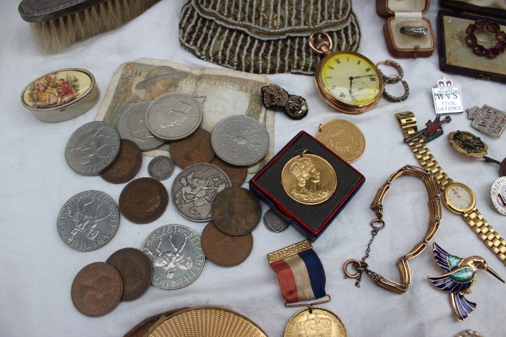 A quantity of costume jewellery including a pocket watch, cameo brooch, rings, faux pearls, - Image 2 of 8