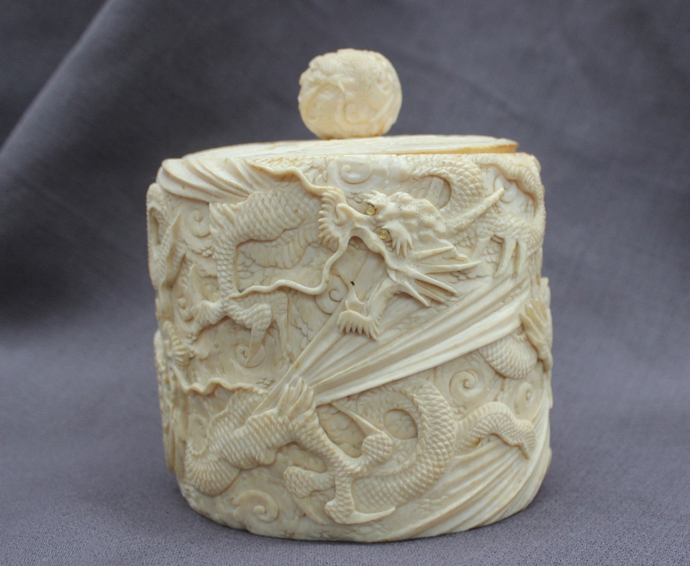 A late 19th / early 20th century Chinese carved ivory box and cover of oval form, - Image 5 of 10