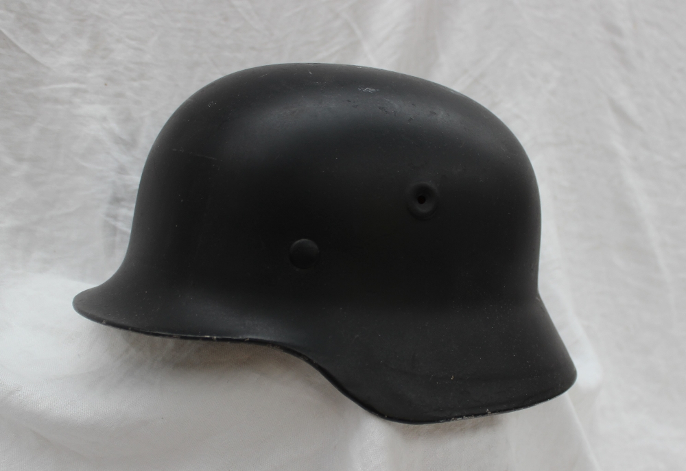 A German World War II helmet, - Bild 5 aus 7