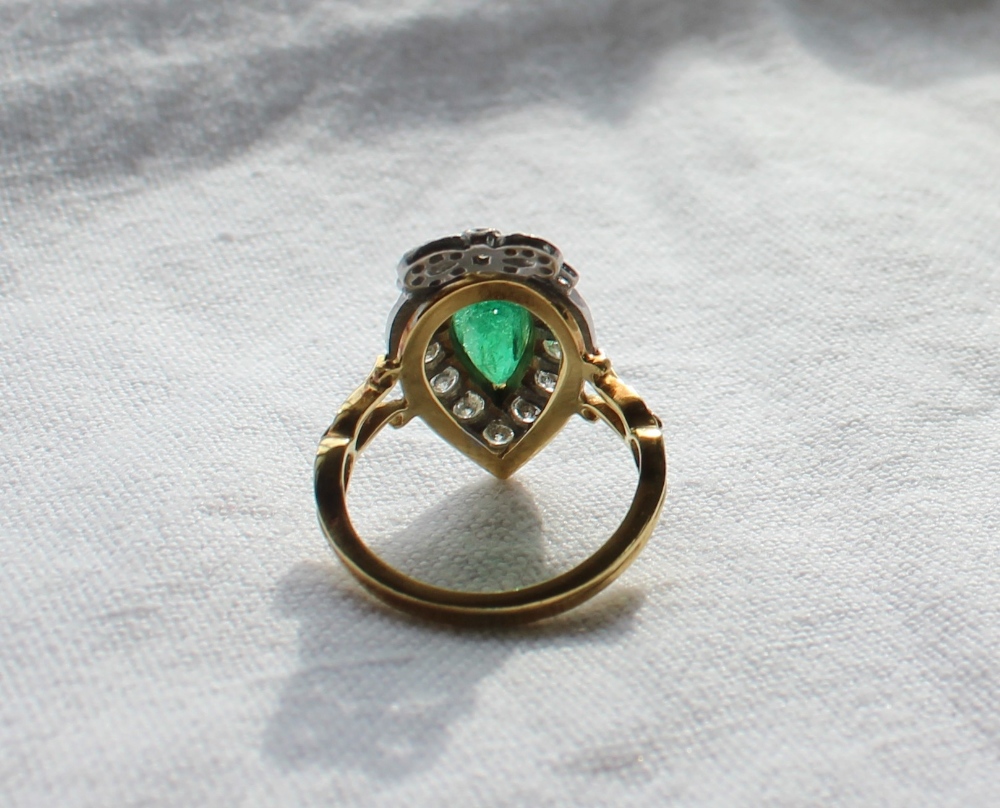 An emerald and diamond ring of heart shape, - Image 4 of 7