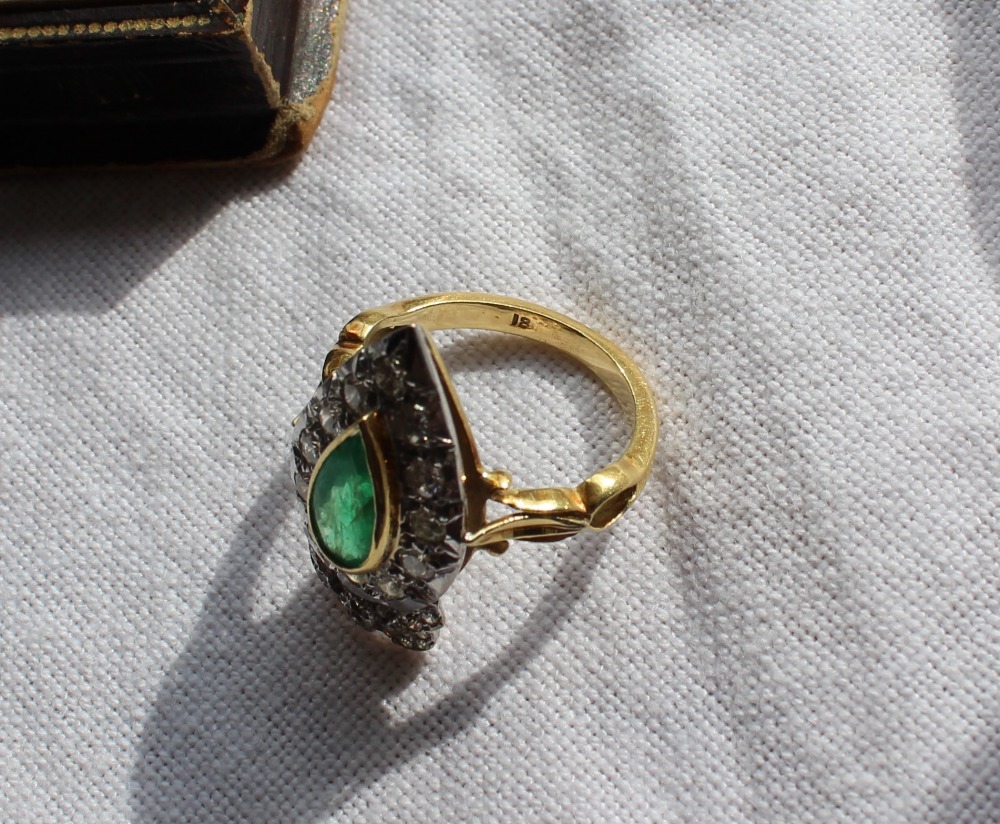 An emerald and diamond ring of heart shape, - Image 6 of 7