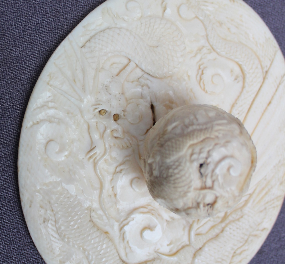 A late 19th / early 20th century Chinese carved ivory box and cover of oval form, - Image 8 of 10