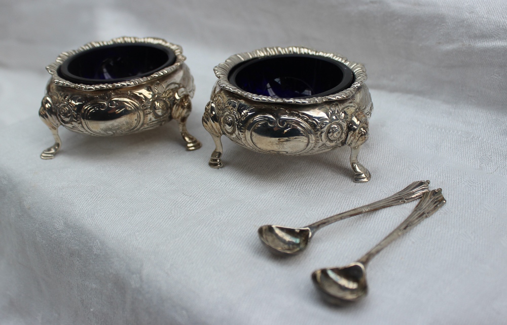 A pair of Victorian silver cauldron shaped salts embossed with roses and leaves on hoof feet, 1847, - Image 3 of 4