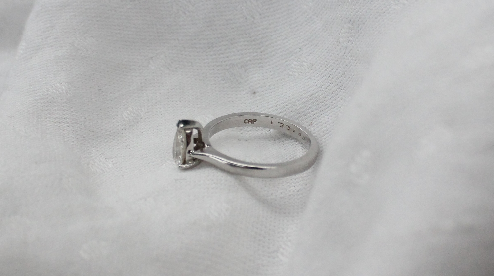 A pear shaped diamond ring, - Image 3 of 4