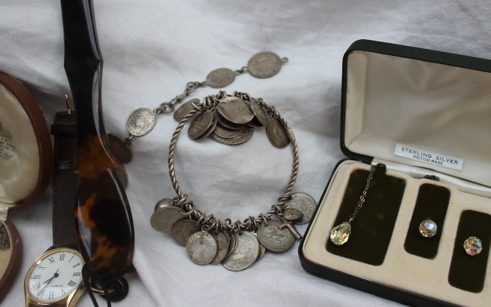 A quantity of costume jewellery including a pocket watch, cameo brooch, rings, faux pearls, - Image 4 of 8