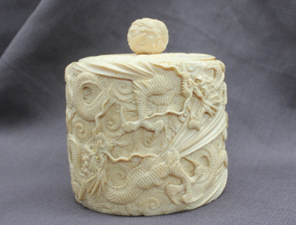 A late 19th / early 20th century Chinese carved ivory box and cover of oval form, - Image 4 of 10