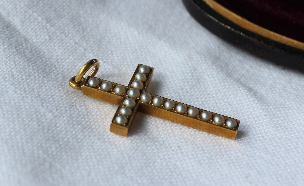 A yellow metal and pearl set cross, on a suspension ring, approximately 3. - Image 5 of 5