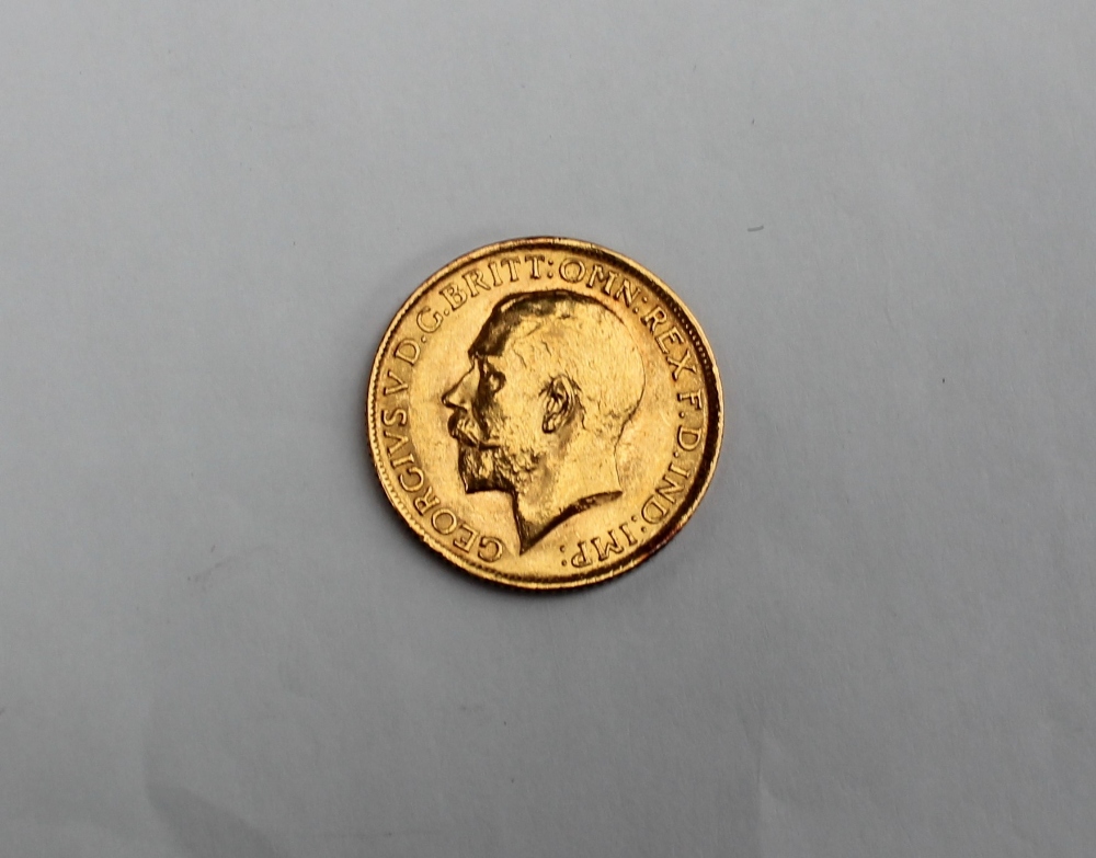 A George V gold sovereign,