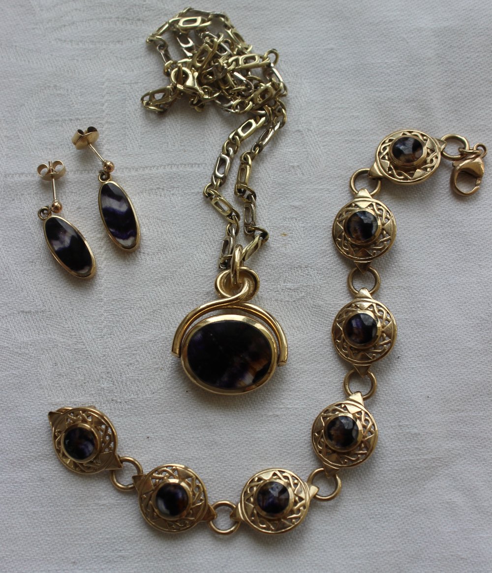 A 9ct gold banded amethyst revolving fob seal on a 9ct gold chain together with a similar bracelet - Image 2 of 5