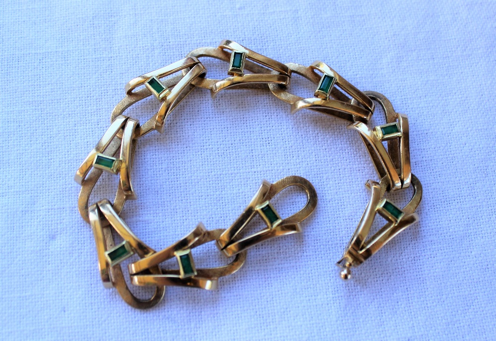 A yellow metal and emerald set bracelet, - Image 2 of 4