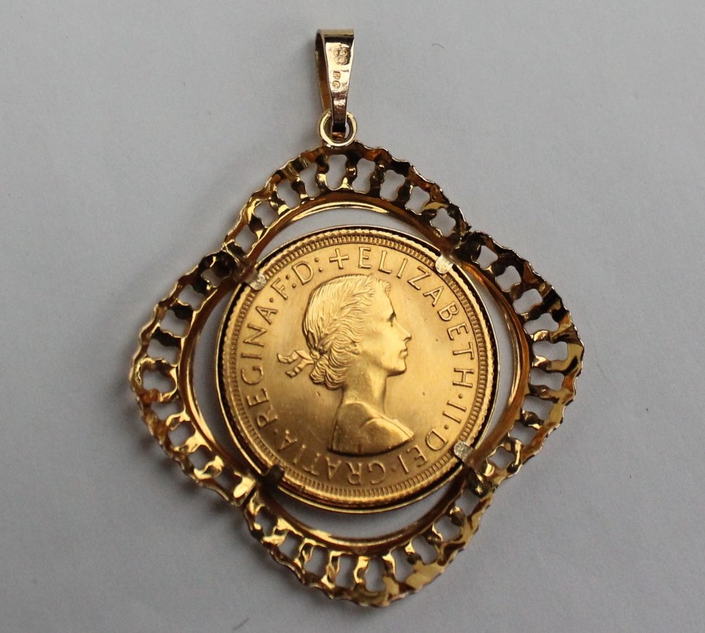 An Elizabeth II gold sovereign dated 1963 in a 9ct gold mount, approximately 10. - Image 2 of 2