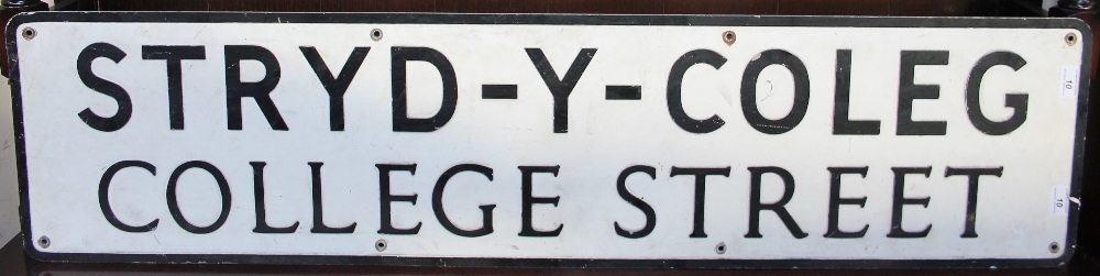 An aluminium street sign for "Stryd-y-Coleg",