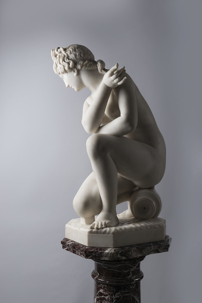 F. PAPUCCI: CROUCHING VENUS Second half of 19th century; Italy 89 cm Carrara marble. Signed on - Image 3 of 5