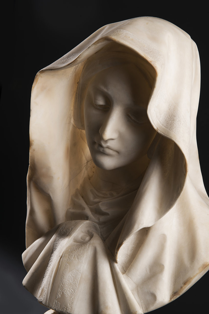 UNKNOWN ITALIAN MASTER: YOUNG LADY WITH A VEIL Around 1850; Italy 61 cm An alabaster bust of a young - Image 3 of 5