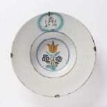 A HABAN PLATE Diameter: 29 cm Faïence, white glaze, painted in grand feu colors. Diameter: 29 cm