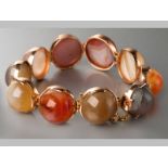 AN 18CT YELLOW GOLD AND AGATE BRACELET, comprising of ten various colours, shapes and sized