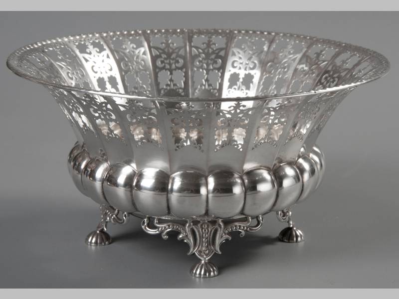 AN .800 STD SILVER BOWL, the out-swept border with fold-over rim, the border with twenty-two