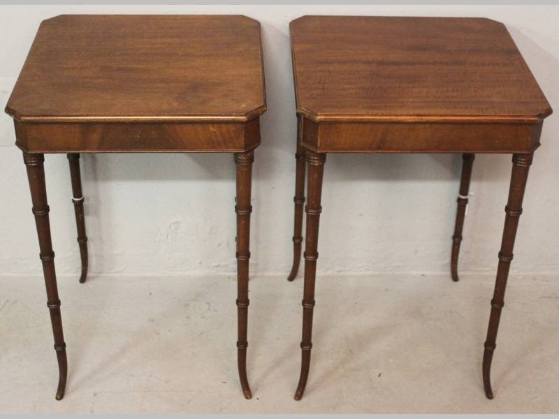 A PAIR OF 20TH CENTURY MAHOGANY SIDE TABLES