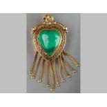 A VICTORIAN YELLOW GOLD AND MALACHITE HEART-SHAPED PENDANT LOCKET/BROOCH, central heart-shaped