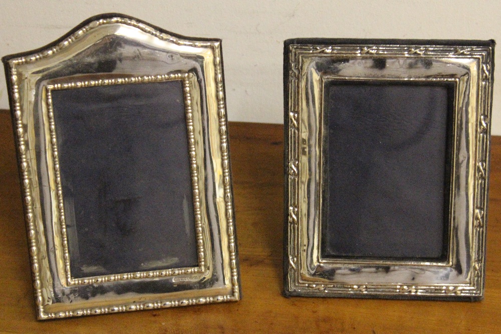 A 20TH CENTURY SILVER PHOTOGRAPH FRAME, LONDON 1991, R.B.B, the applied silver border with beadwork,