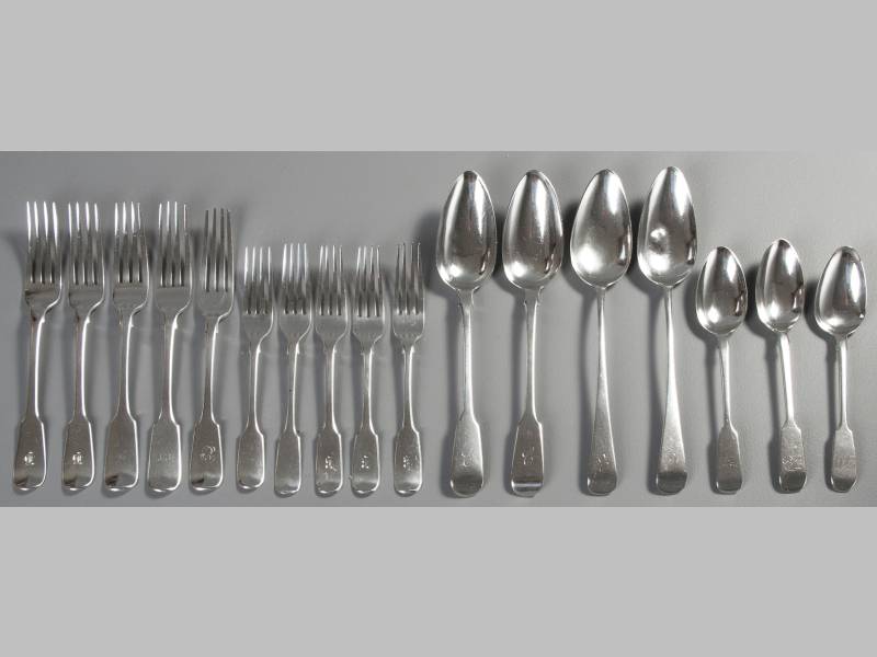 A COLLECTION OF GEORGIAN SILVER FIDDLE PATTERN FLATWARE, LONDON, VARIOUS DATES AND MAKERS,