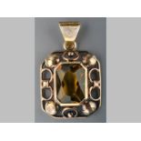 A 9CT YELLOW GOLD TOPAZ PENDANT, rectangular topaz set in a cut-out double wide frame, 3.8 by 2.4cm,