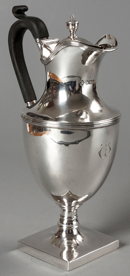 A LATE VICTORIAN SILVER CLARET JUG, SHEFFIELD 1900, RH, hinged top with urn-form finial, C-form