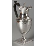 A LATE VICTORIAN SILVER CLARET JUG, SHEFFIELD 1900, RH, hinged top with urn-form finial, C-form