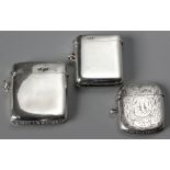 AN EDWARDIAN SILVER VESTA CASE, CHESTER 1905, W.N., hinged top, plain body, 4.5 by 3cm, 39g.