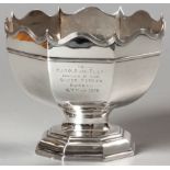 AN EDWARDIAN SILVER ROSE BOWL, SHEFFIELD 1906, JAMES DEACON & SON, reeded applied wavy rim, with