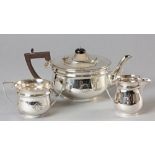 A GEORGE V SILVER THREE PIECE TEASET, SHEFFIELD 1920, C.W.F., comprising: teapot, creamer and