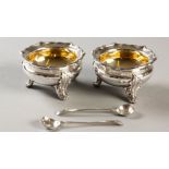 A PAIR OF VICTORIAN SILVER OPEN SALTS, LONDON 1837, EDWARD BARNARD & JOHN BARNARD, with pie-crust