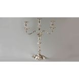 AN EDWARDIAN SILVER THREE LIGHT CANDELABRUM, SHEFFIELD 1908, H.E., with removable finials, the top