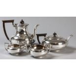 A GEORGE IV SILVER TEA AND COFFEE SET, SHEFFIELD 1915, MAPPIN & WEBB, comprising teapot, coffee pot,