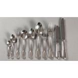 AN EIGHT PLACE SILVERPLATE CHRISTOFLE "CHINON" CUTLERY SET, comprising: 8 dinner knives, 8 dinner