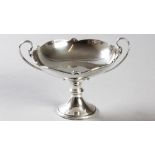 A GEORGE V SILVER PEDESTAL BON-BON DISH, LONDON 1919, MAKER'S MARKS INDECIPHERABLE, the scalloped